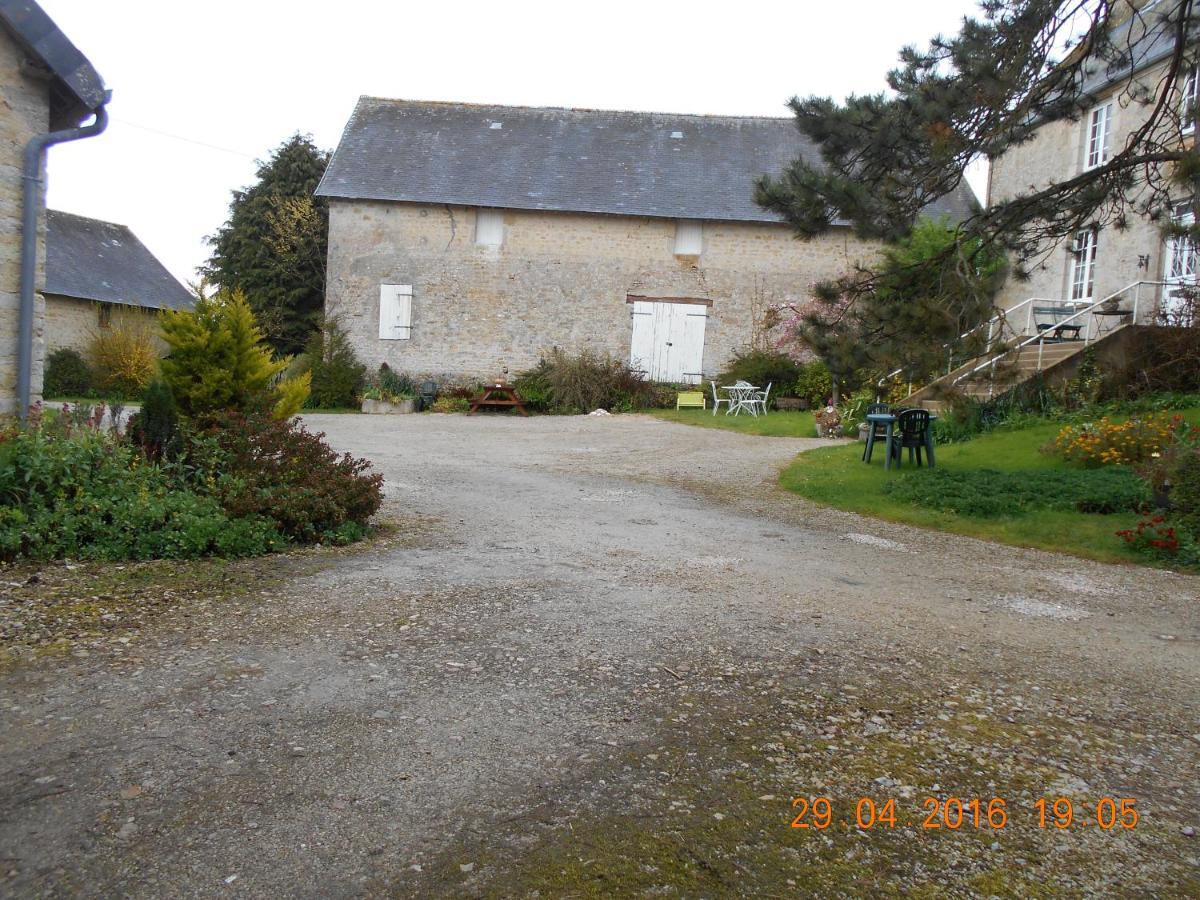 Ferme Manoir La Fiere Bed and Breakfast Sainte-Mère-Église Exterior foto